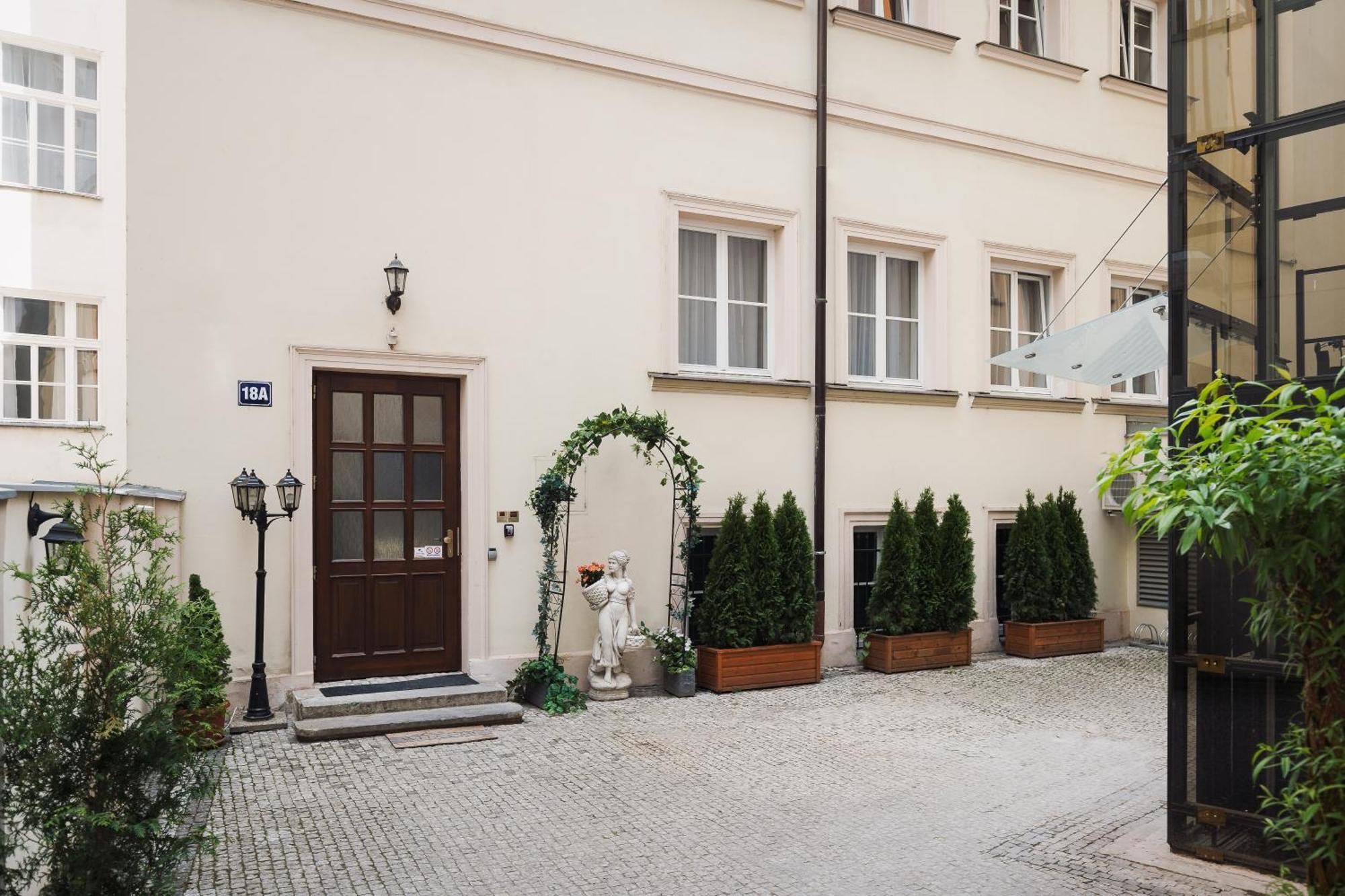 ホテル Prague Old Town Liliova Garden エクステリア 写真